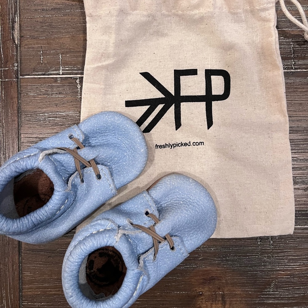 Freshly Picked Derby Crib Shoe and dust bag